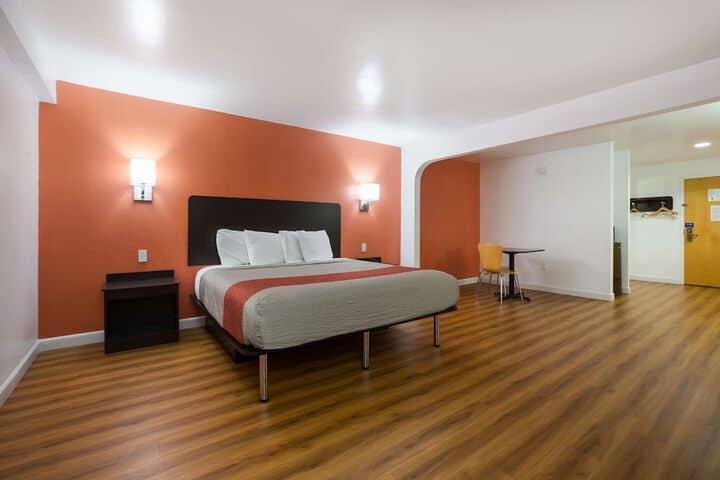 Room 17 of 41