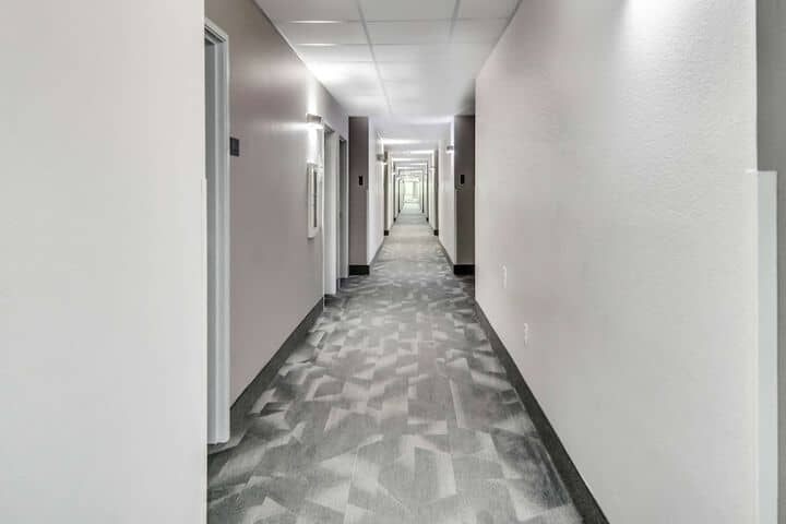 Ballroom/Hall 26 of 32
