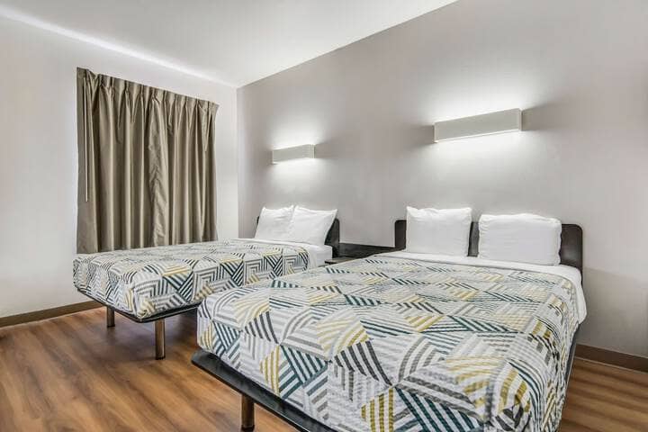 Room 10 of 32