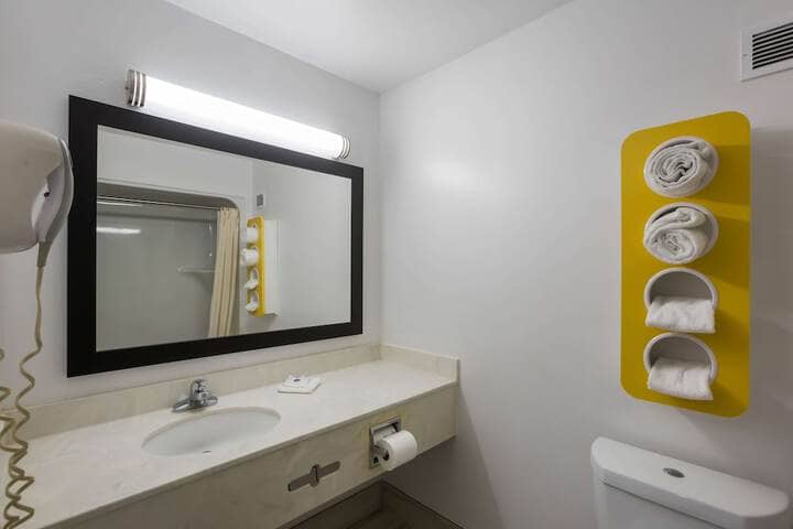 Room 25 of 41