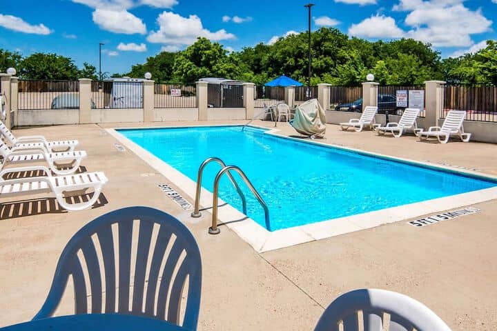 Pool 19 of 32