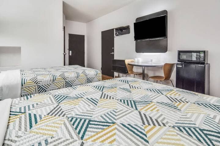 Room 12 of 32