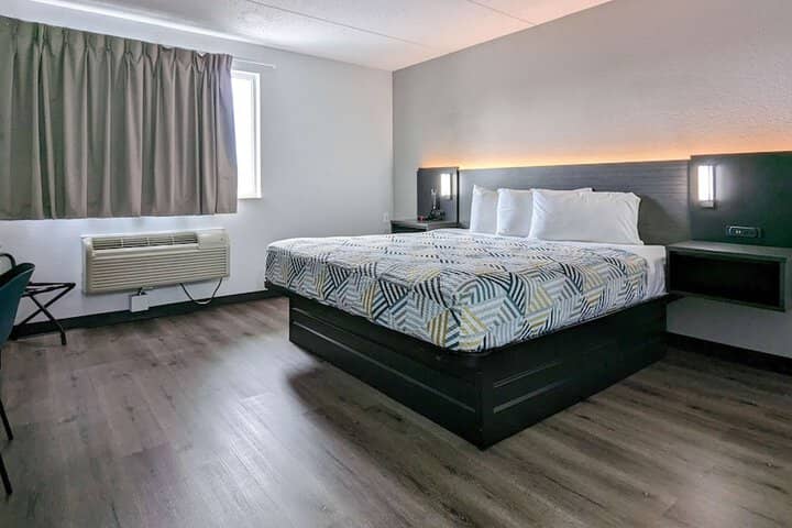 Room 8 of 25
